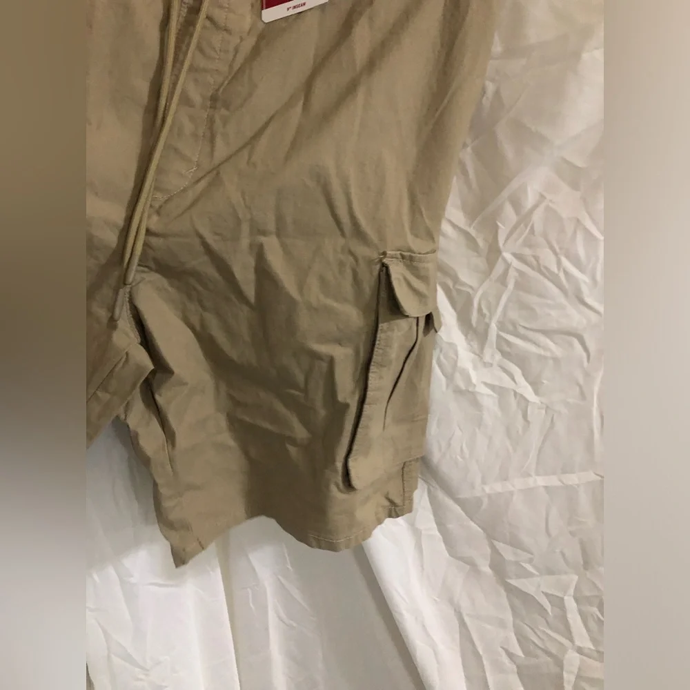 Levi’s signature tan 9” inseam comfort relaxed‎ cargo shorts size 2XL brand new